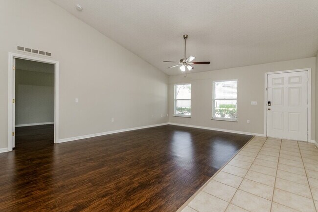 Foto del edificio - 4910 Newton Ct