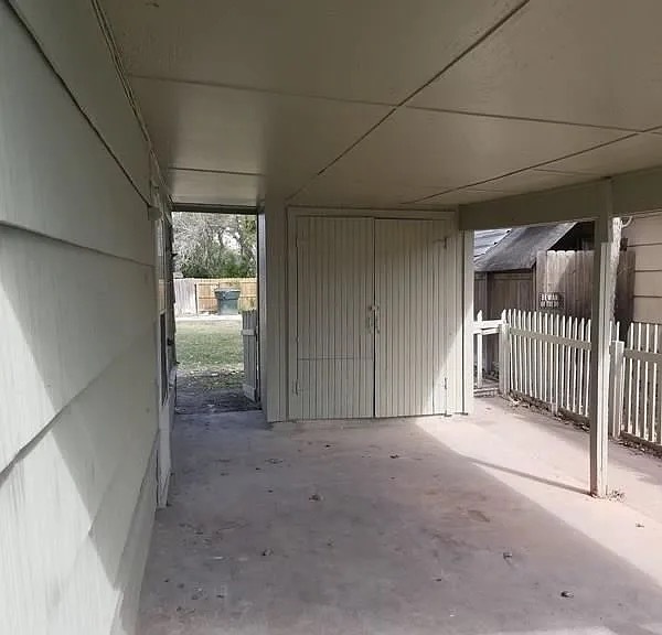 Foto del edificio - 1616 Adkins Dr