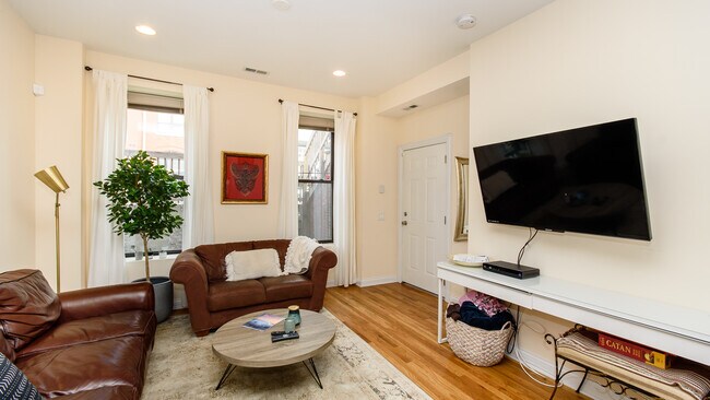 Foto del edificio - 742 N May St