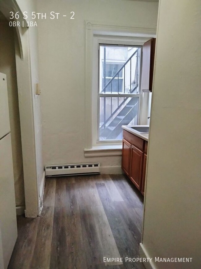 Building Photo - 1st Floor-Studio / 1 Bathroom Apartment in...