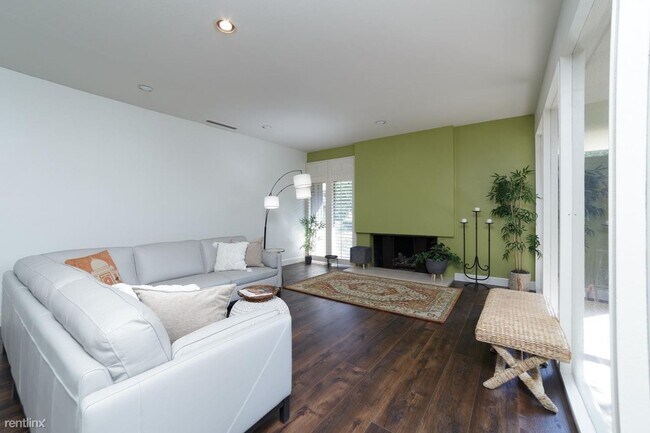 Building Photo - 2 br, 2 bath Condo - 549 W Scott Ave