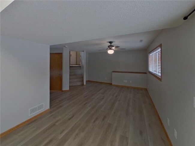 Foto del edificio - 14885 Crandall Ave.