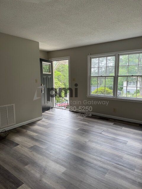 Foto del edificio - 54 Greenwood Cir