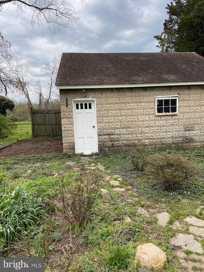 Building Photo - 1846 Sutton Ave