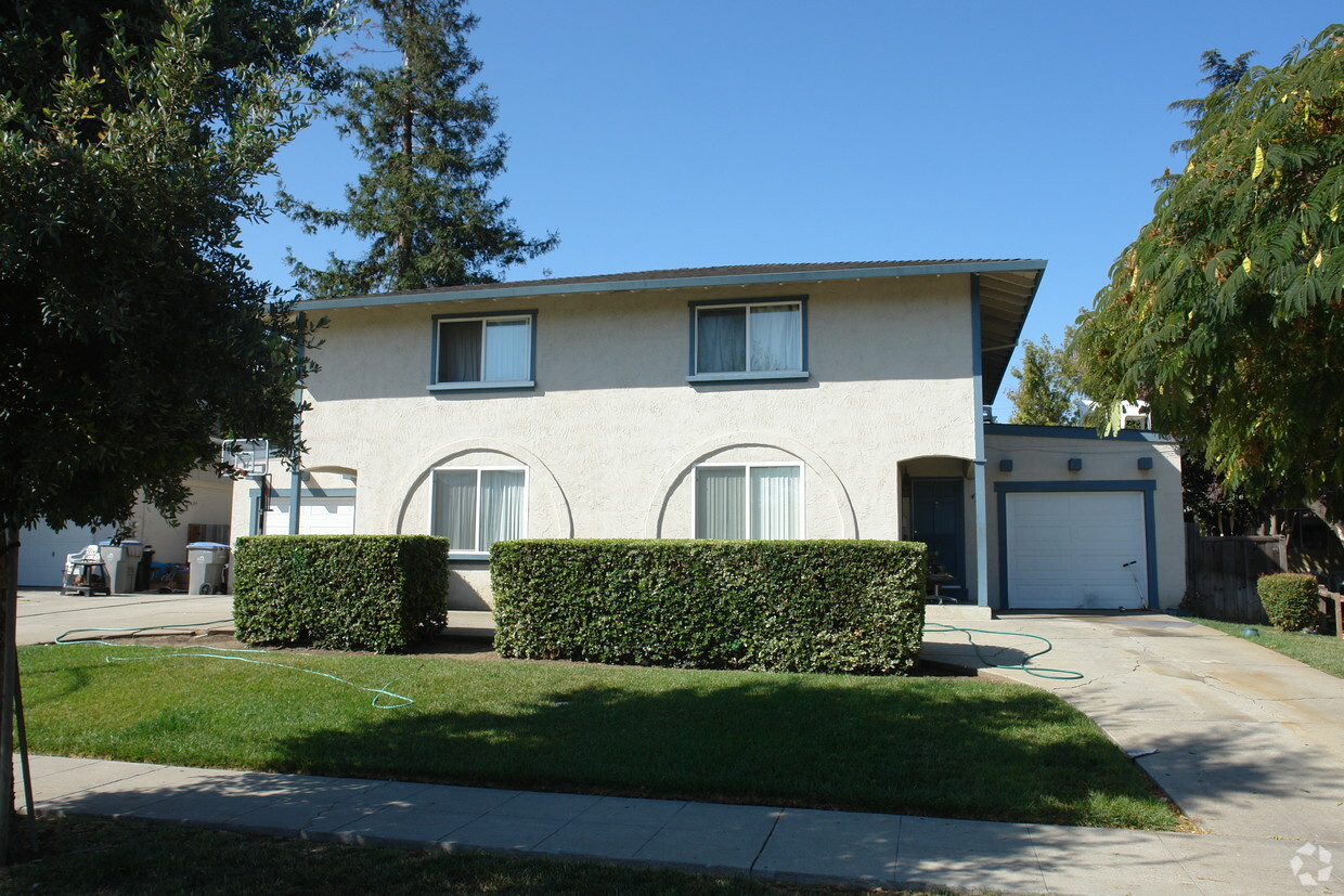 Building Photo - 4261 Wessex Dr