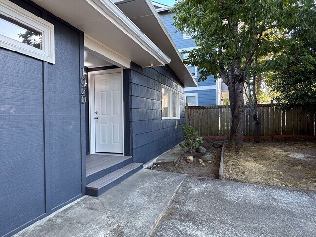 Foto del edificio - Newly Updated 4 Bedroom within walking dis...