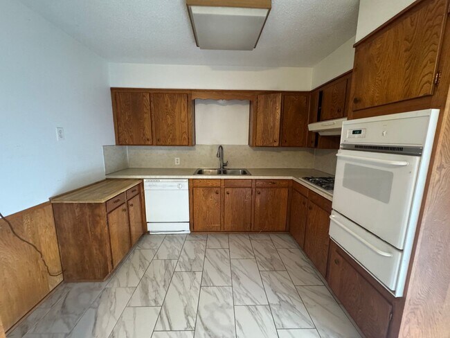 Building Photo - Beautiful 3 Bedroom Bossier Home