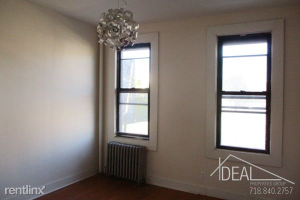 Building Photo - 30 Scholes St