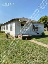 Building Photo - 1316 S 8th St