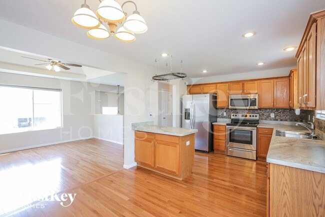 Building Photo - 11512 N Windsor Ave