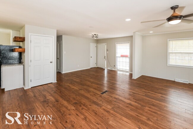 Building Photo - Lease today! No extra charge for contentme...