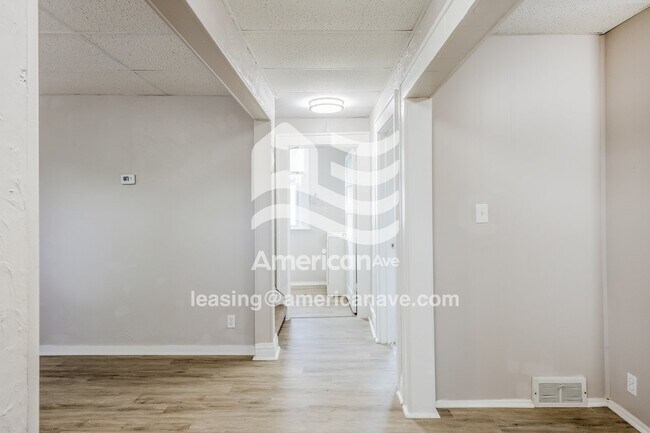 Building Photo - 349 James St