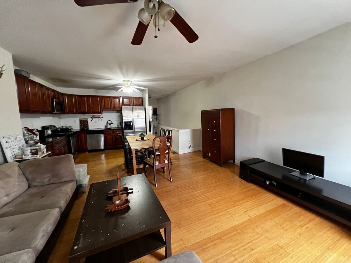 Building Photo - 676 N 33rd St
