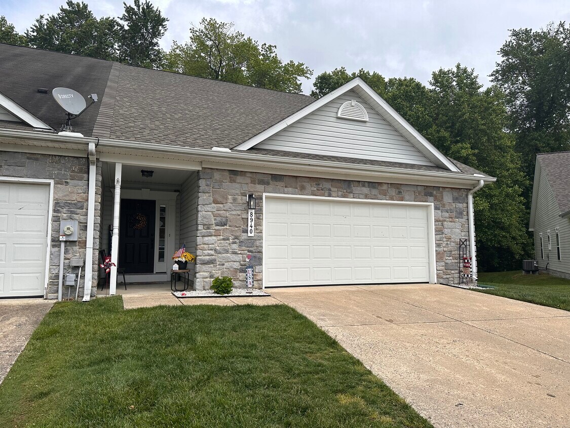 Exterior-Frontal - 8940 Executive Club Dr