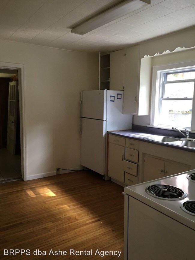 Building Photo - 3 br, 1.5 bath House - 11 East 4th Street