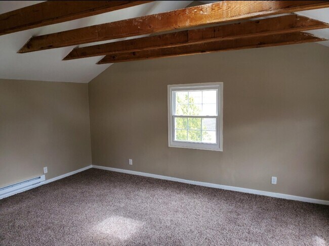 Building Photo - 4406 N Wildwood Ave
