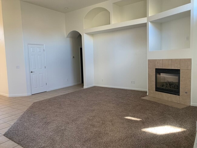 Foto del edificio - Beautiful 4 Bedroom and 2 Bath Home with Bonus Office Area