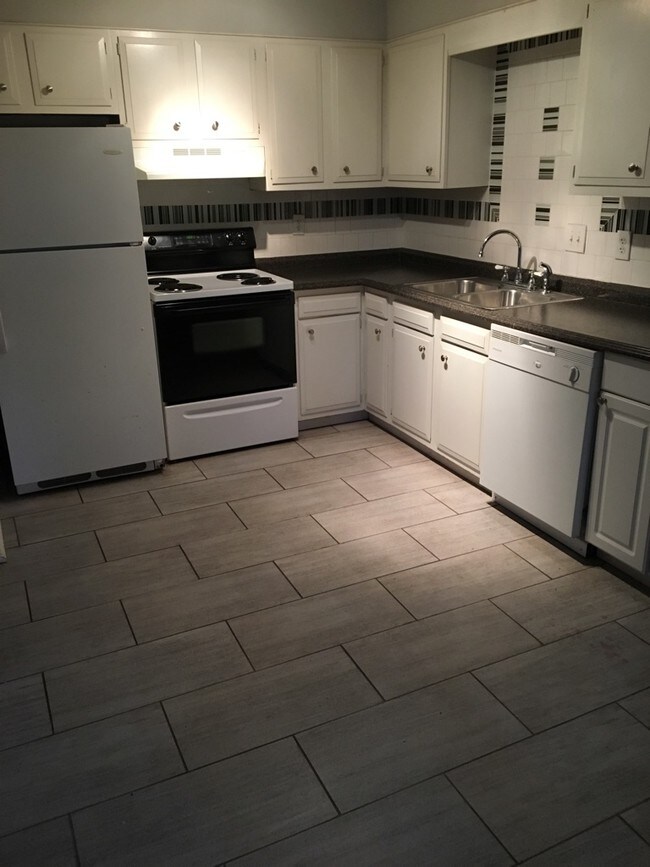 Cherrywood Townhouses & Apartments Apartments - Beaver, WV