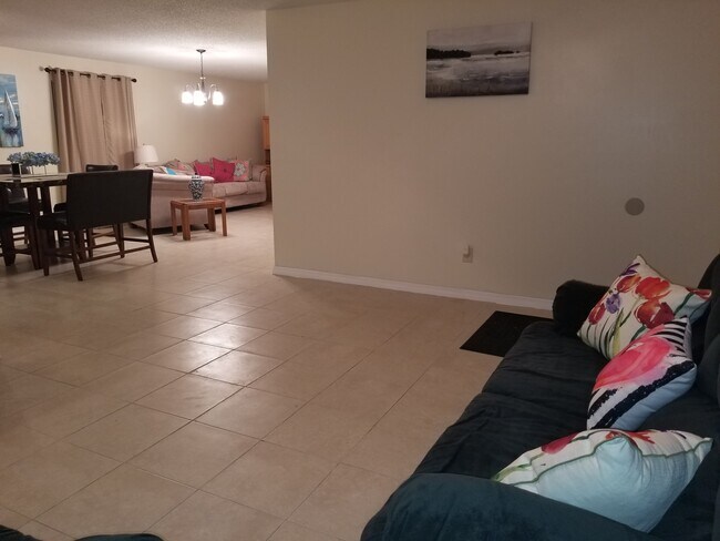 Foto del edificio - 5350 Fay Blvd