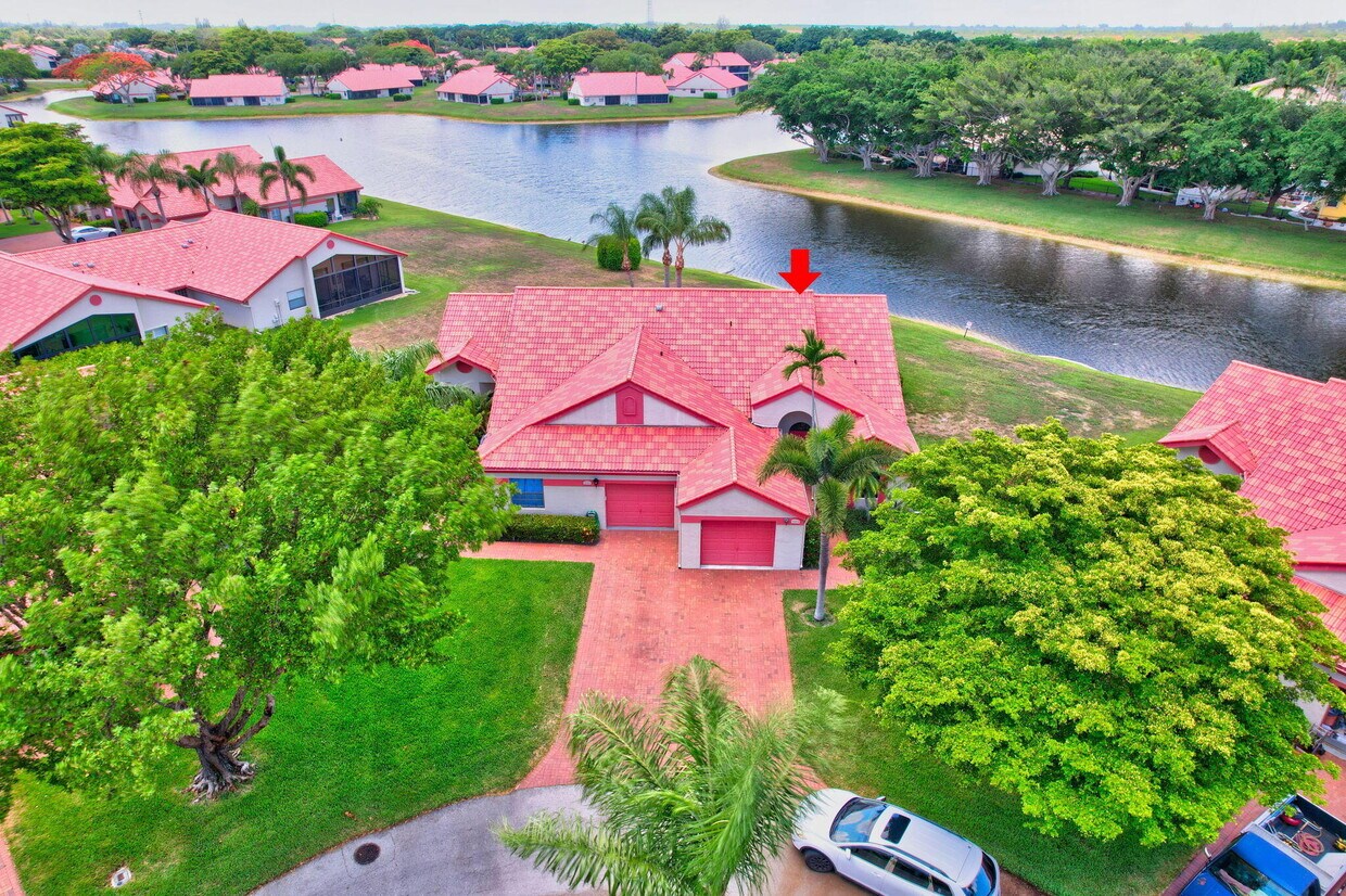 Primary Photo - 7585 Lexington Club Blvd