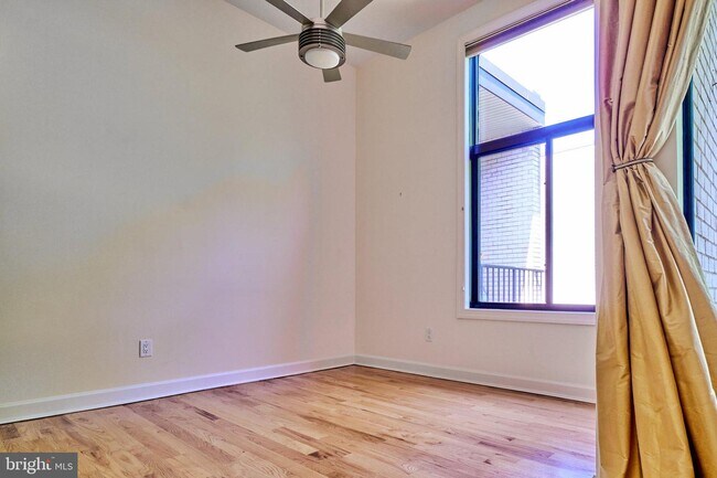 Building Photo - 10851 Amherst Ave