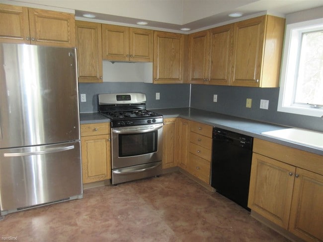 Building Photo - 5 br, 2 bath House - 310 Aurora St SE