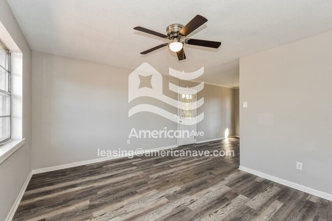 Building Photo - 2124 Sandy Run Dr