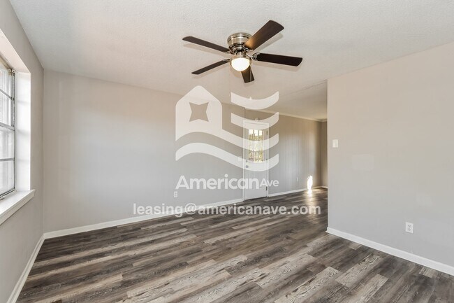 Foto del edificio - 2124 Sandy Run Dr