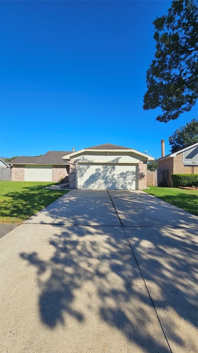 Building Photo - 543 Oakdale Dr