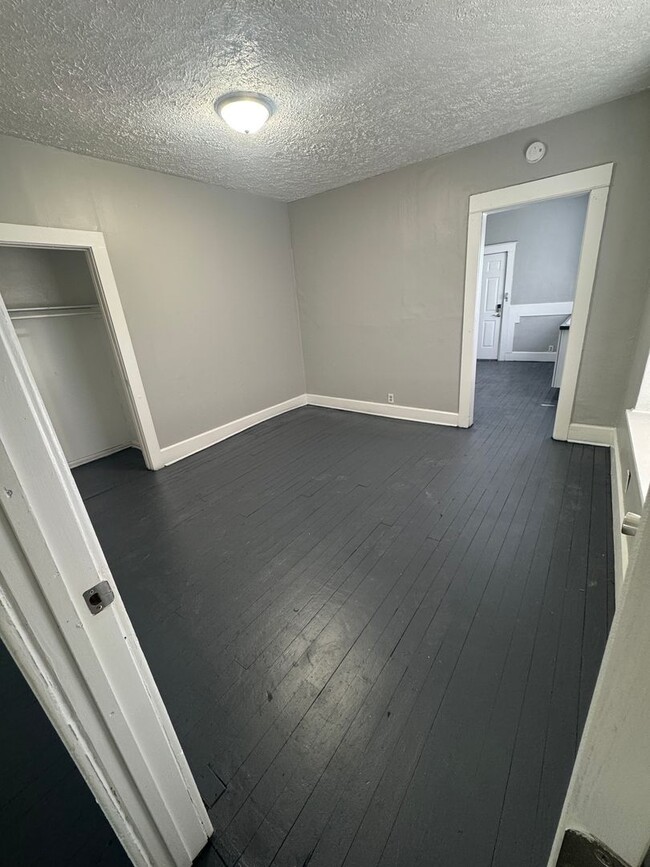 Building Photo - 1718 S Elm St