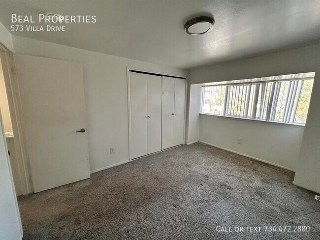 Building Photo - 573 Villa Dr