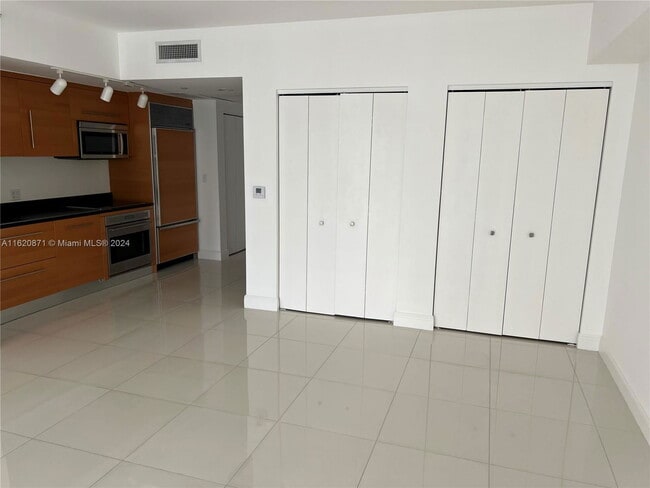 Building Photo - 475 Brickell Ave