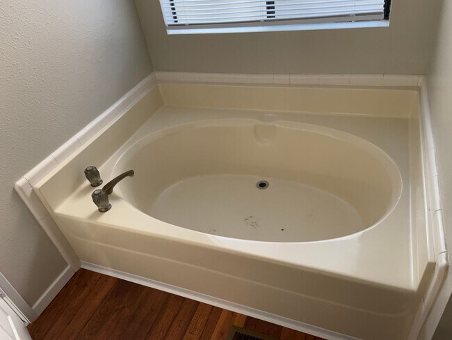 Building Photo - Charming Two Bedroom Home in 55+ Emerald L...
