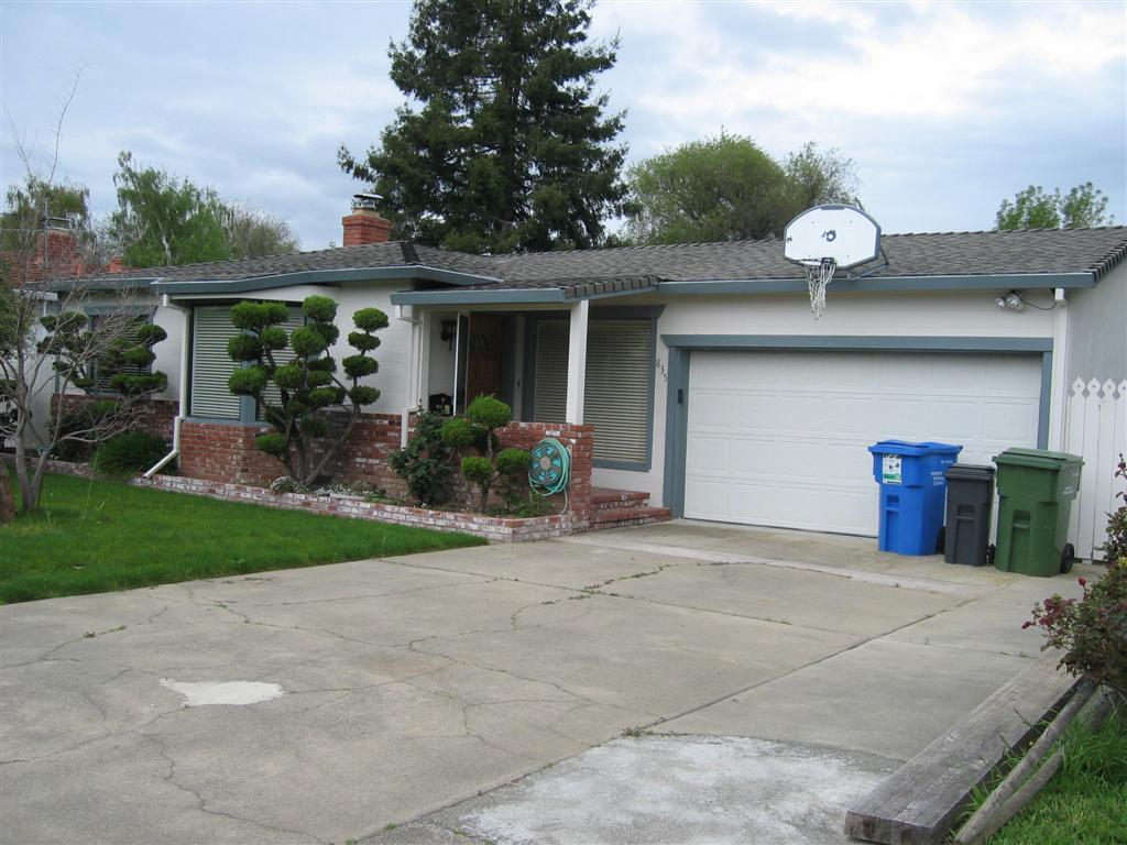 Front yard - 835 Wilmac Avenue