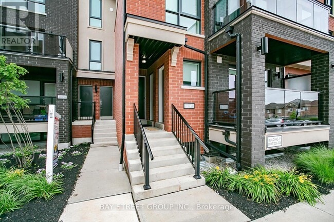 Photo du bâtiment - 100 Dufay Rd