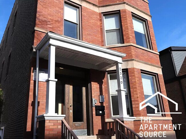 Building Photo - 2320 W Armitage Ave