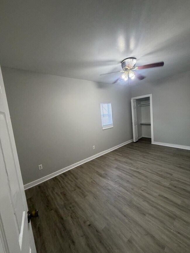 Foto del edificio - 3910 Deodar St