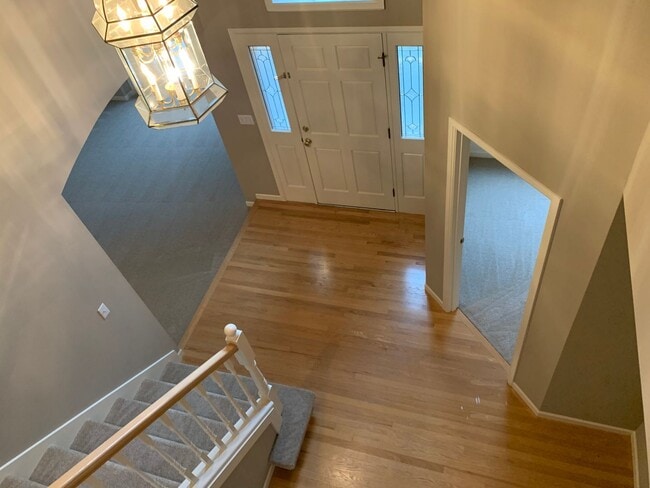 Building Photo - Sammamish 4 bedroom/2.5 bath Beautiful Tra...