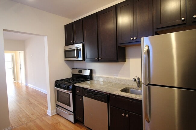 Building Photo - 1634 W North Shore Ave