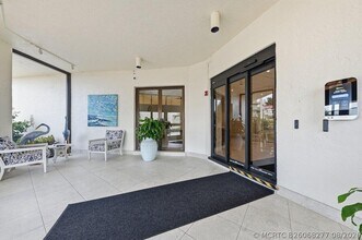 Building Photo - 5420 N Ocean Dr