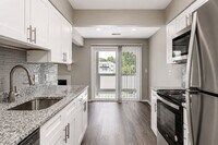 Lakeside Crossing at Eagle Creek Apartments and Townhomes