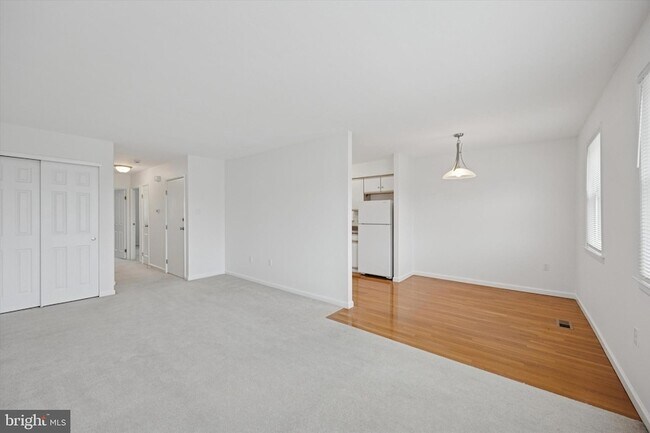 Foto del edificio - 4000 Lyman Dr