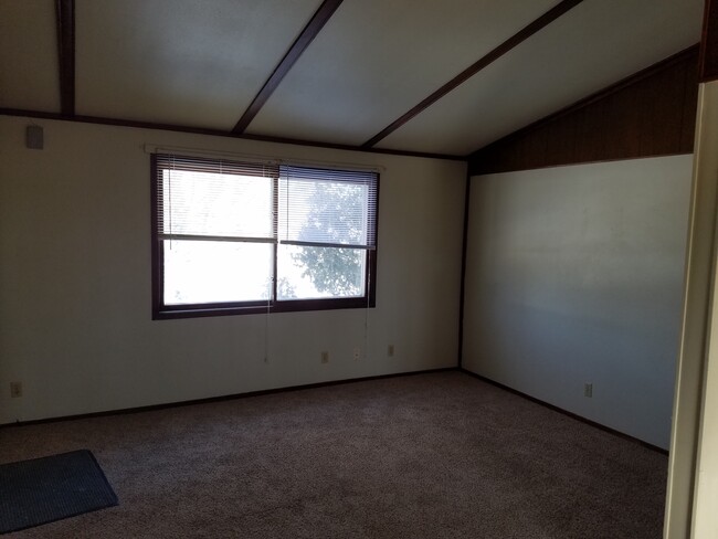 Building Photo - 1432 Maricopa Dr