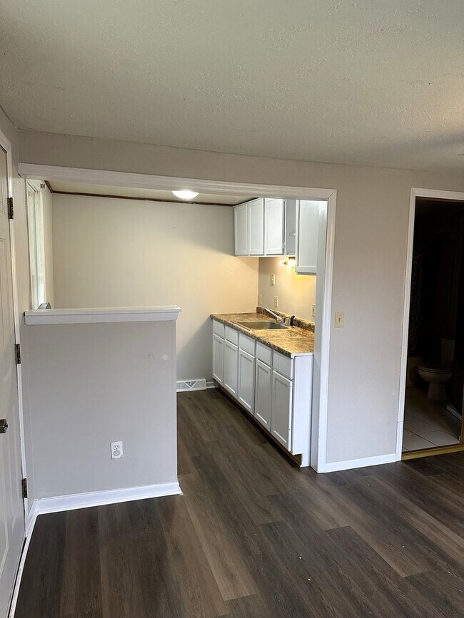Building Photo - 3BR | 2BA | 1 Car Home in Whitewater