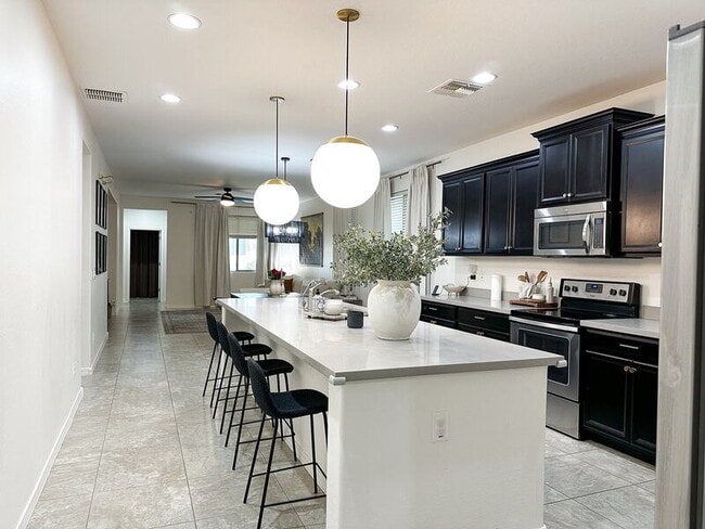 Building Photo - 41602 W Anne Ln