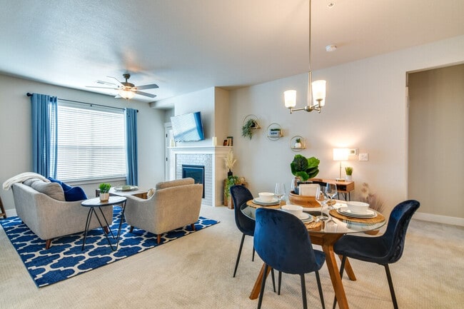 Building Photo - 4622 Hahns Peak Dr