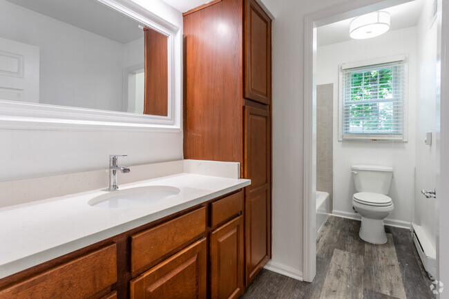 Standard Bathroom - Morris Crossing Townhouses