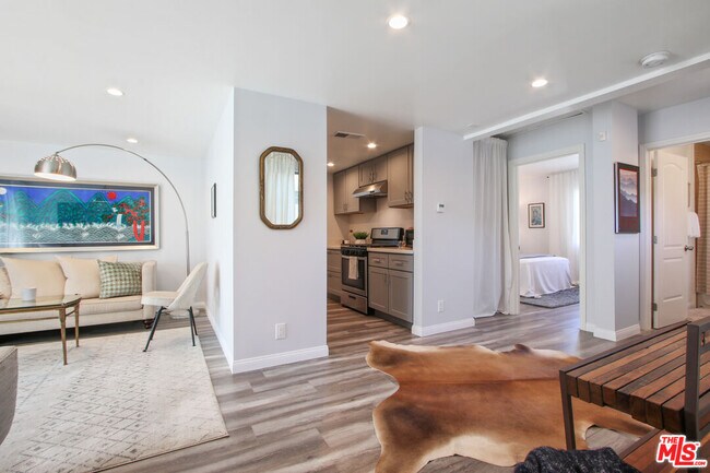 Foto del edificio - 6438 Rhea Ave