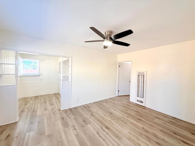 Building Photo - 6200-6202 Muscatel