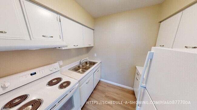 Building Photo - 406 E Park St